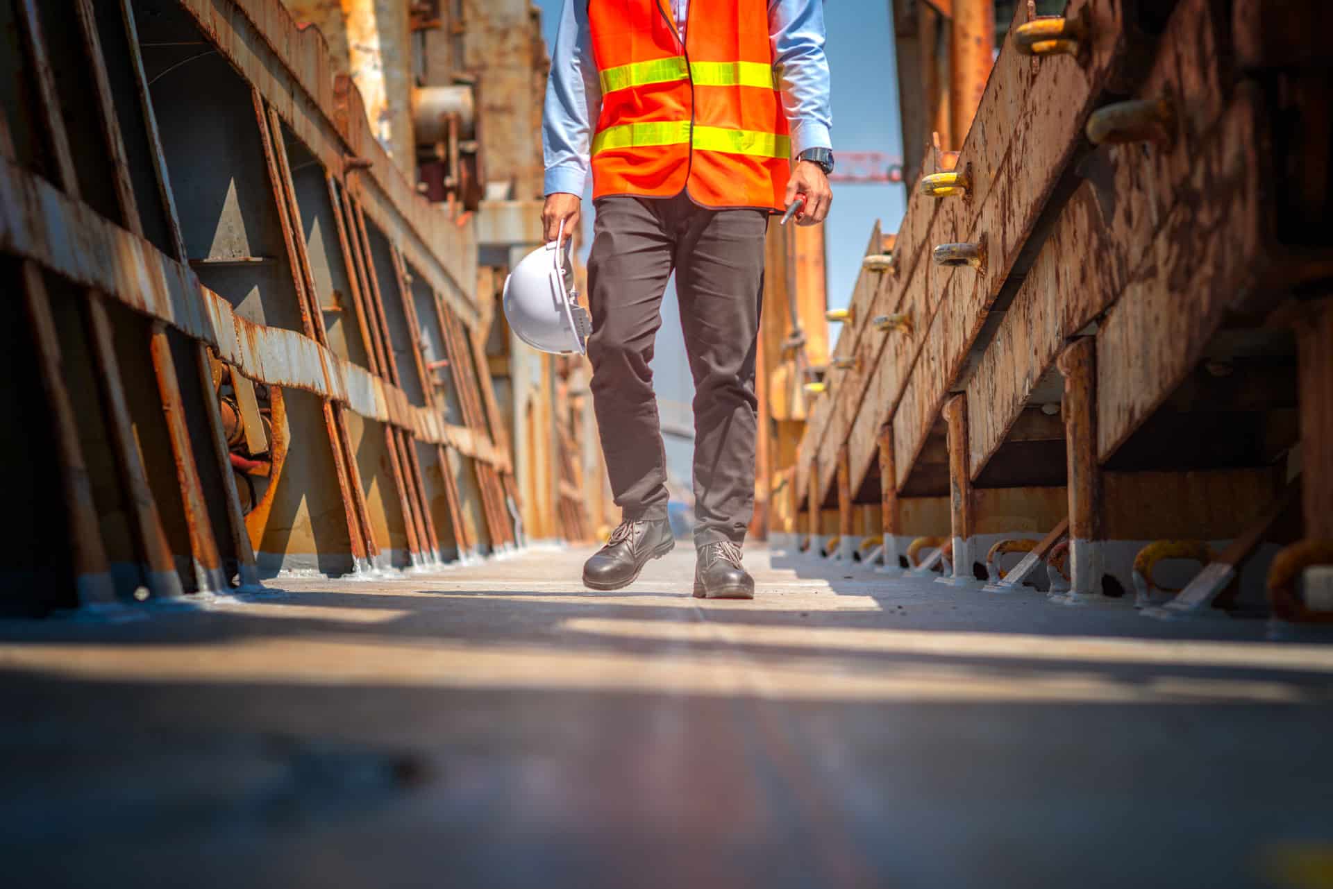 Sicherheitsschuhe Imagebild mit Arbeiter auf Baustelle